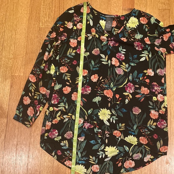 Chelsea & Theodore Black Floral Print Top Size Medium - Picture 12 of 12